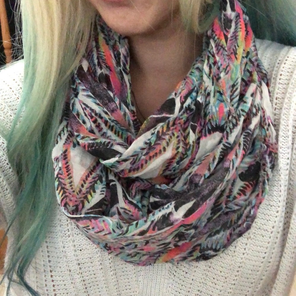 American Eagle scarf